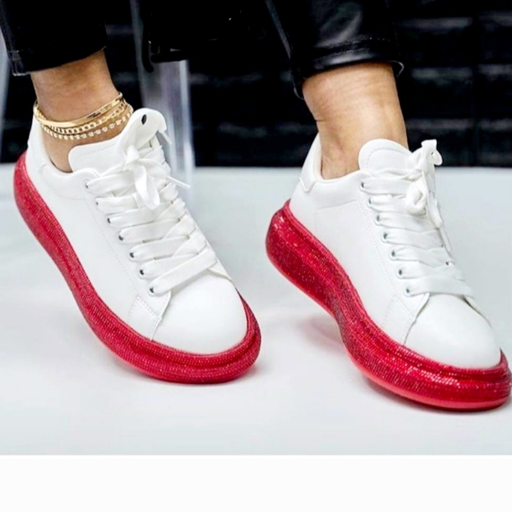 White/red Sneakers size 6